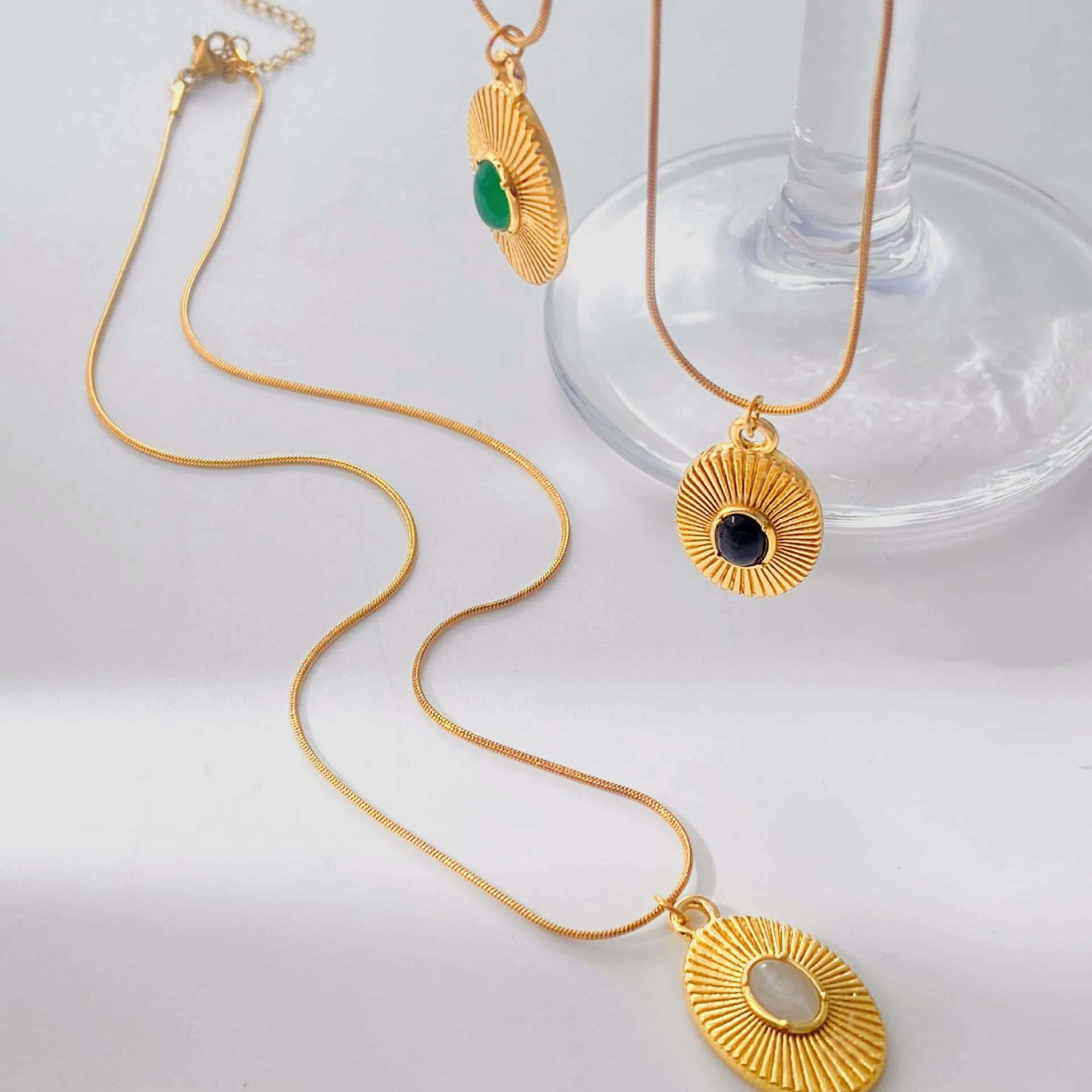 Wholesale Light Luxury Geometric Cat' s Eye Stone Necklace Stainless Steel Gold Plated Jewelry Accessory