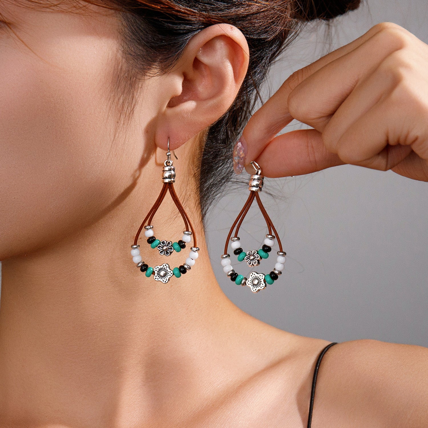 Wholesale  retro ethnic style antique silver flower beads leather rope pendant women's earrings