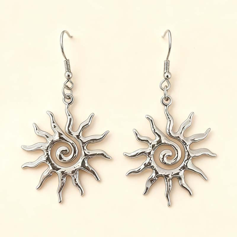 Wholesale Zinc Alloy Gold Hollow Sun Pendant Necklace Electroplated Finish Fashion Accessory Women Party Gift