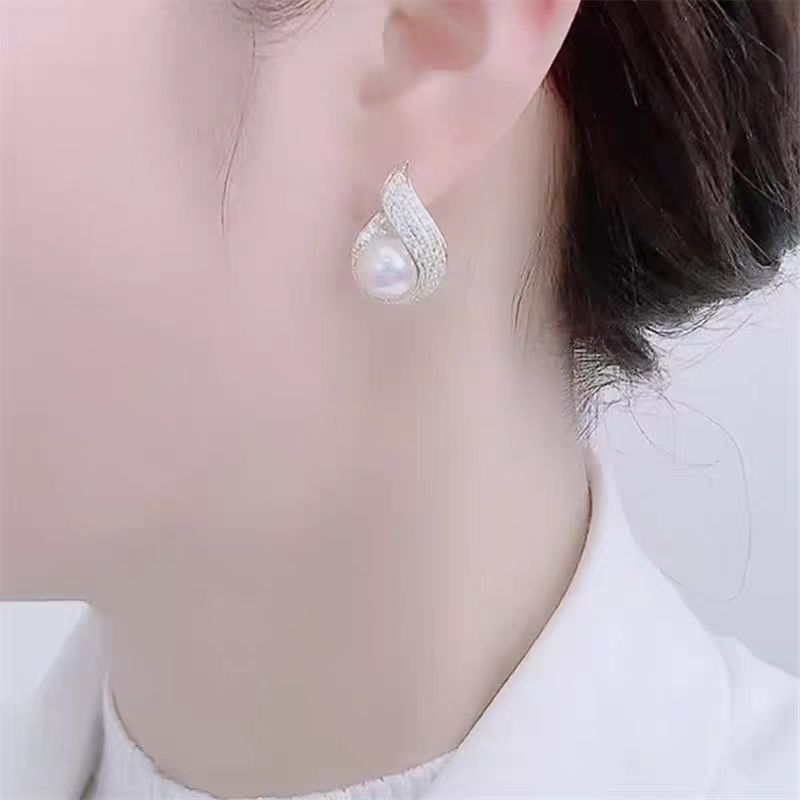 Wholesale 925 Silver Needle Light Luxury Pearl Earrings