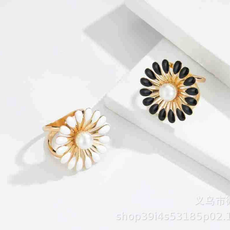 Wholesale Minimalist Floral  Pearl Rings - Fashion Jewelry Accessory for Everyday Wear or Boutique Resale