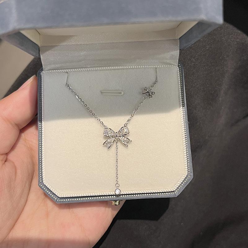 Wholesale Sweet Four-Leaf Flower Clavicle Chain - Titanium Steel,  Non-Fading,  Gemstone Accents - Boutique Resale Jewelry
