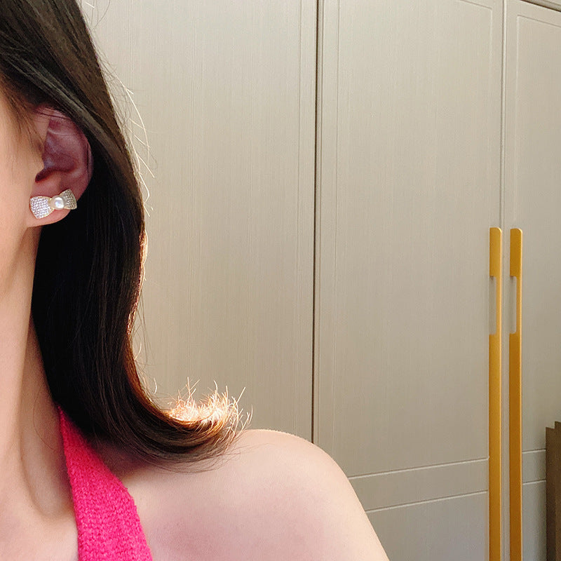 Wholesale Fashion Simple Zircon Earrings Pearl Design Bow Earrings