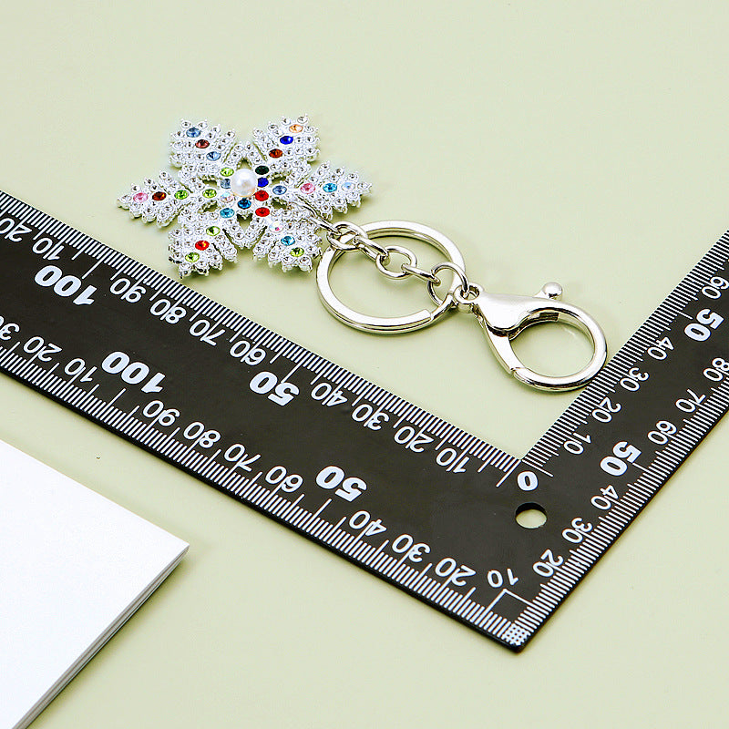 Wholesale Christmas Diamond-embedded snowflake car keychain metal pendant key chain