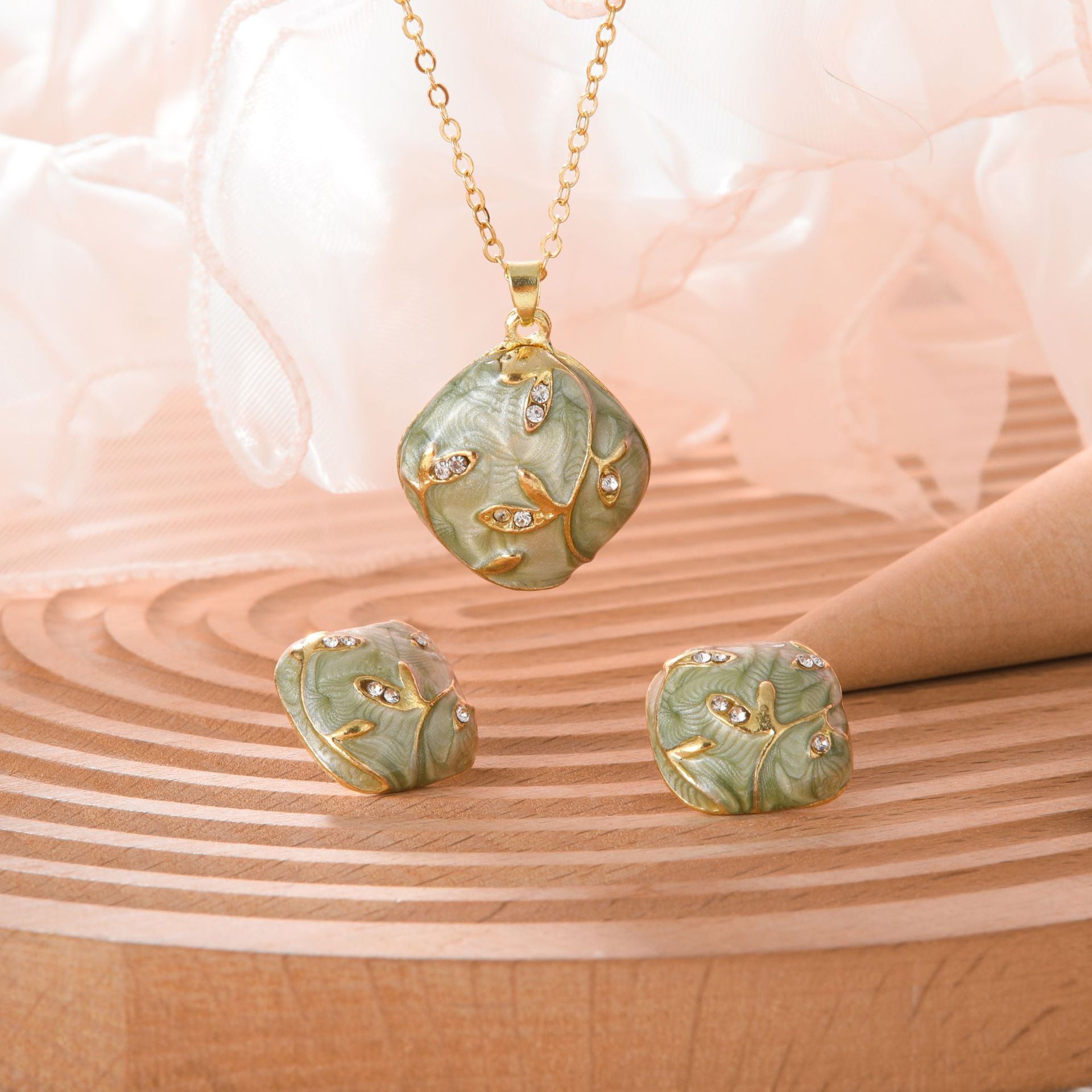 Wholesale Gold Tone Alloy Vintage French Style Crystal Block Pendant Necklace Earrings Set Trendy Party Gift