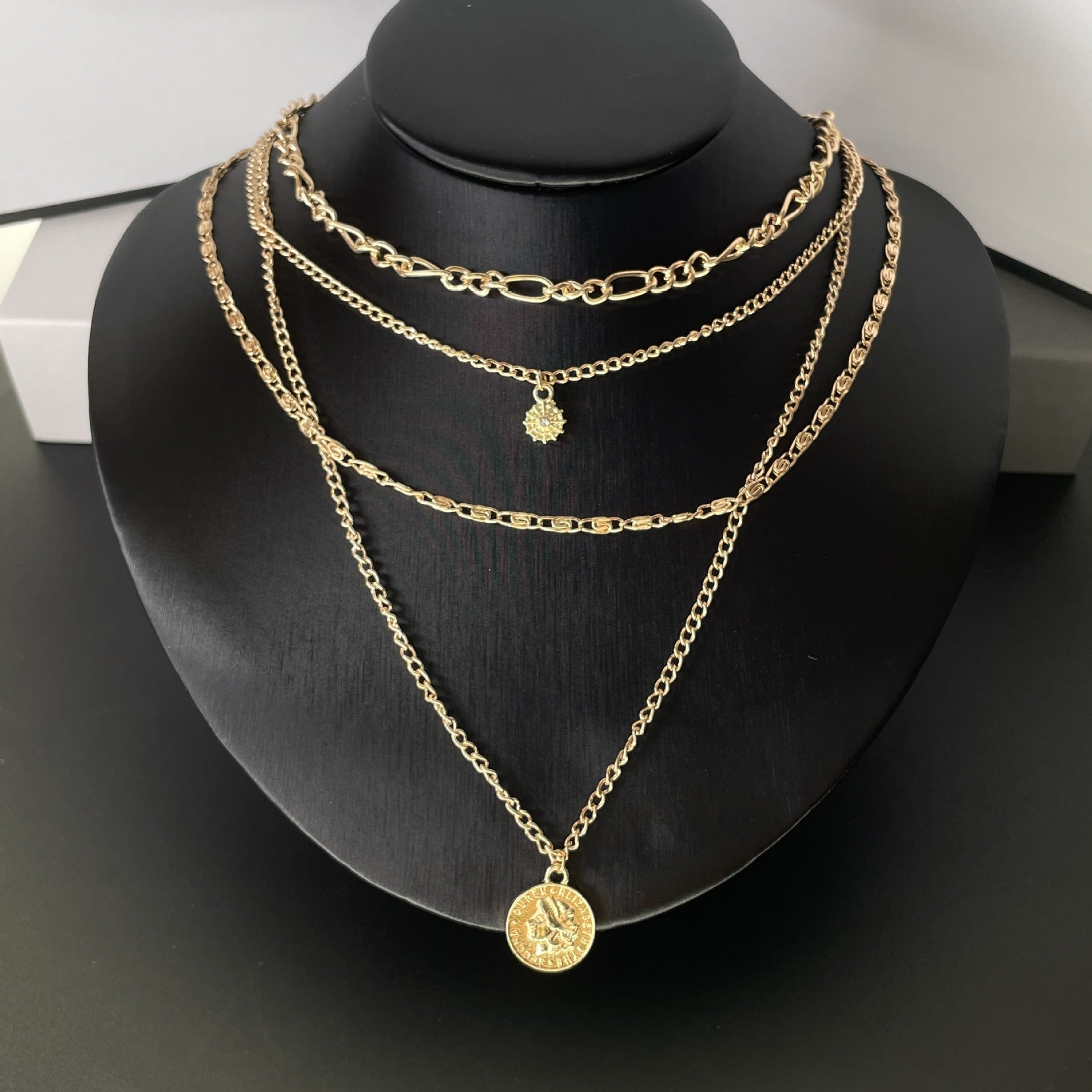 Wholesale Fashion Zinc Alloy Portrait Coin Pendant Necklace,  Stylish Layered Chain Jewelry Accessory