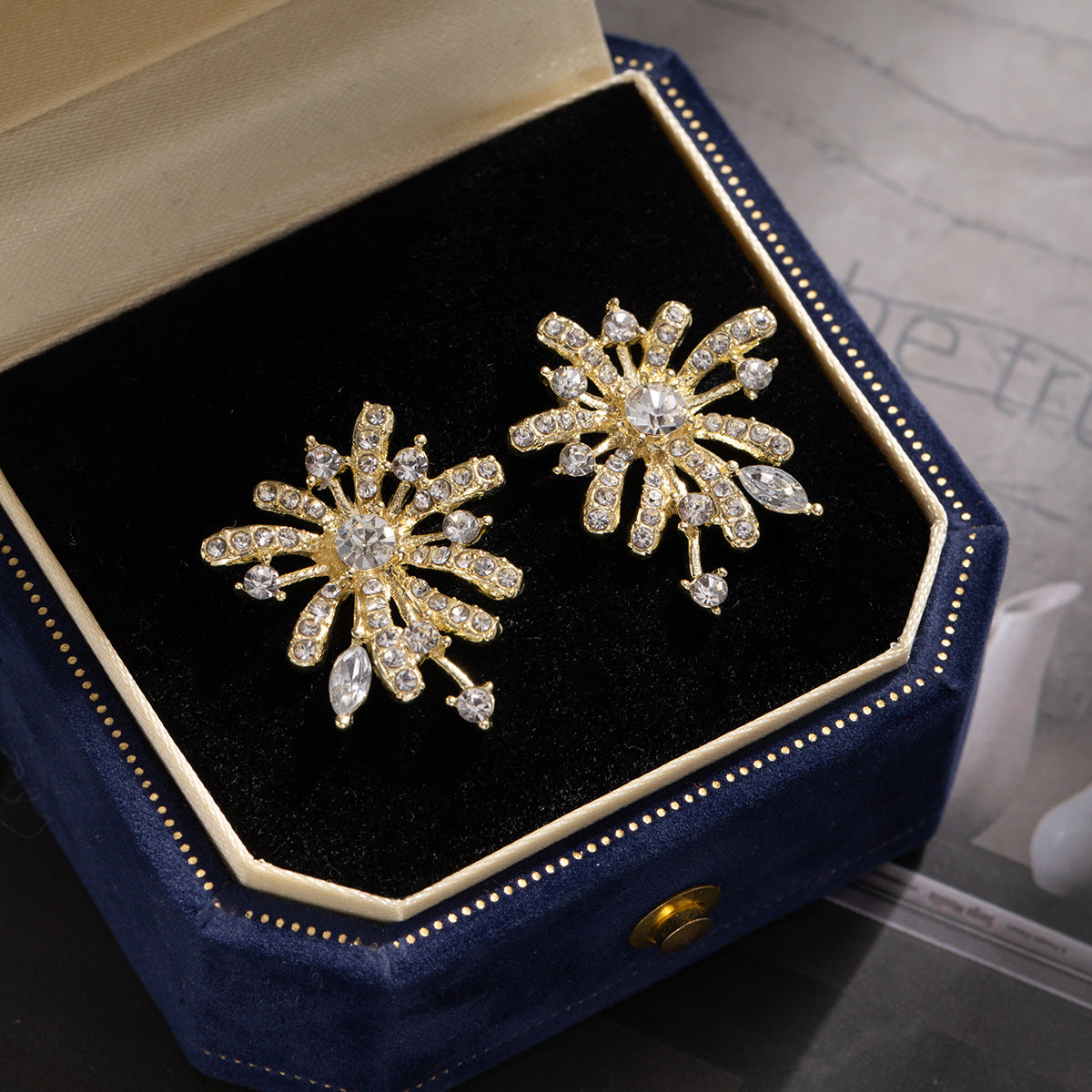 Wholesale Light luxury fireworks-shaped stud earrings