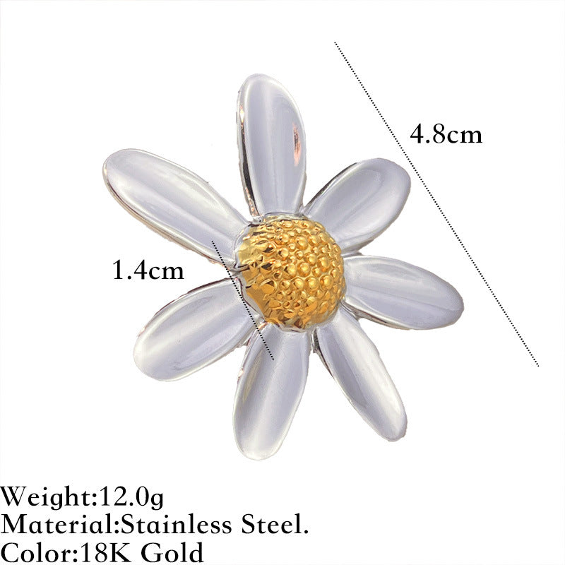 Wholesale Titanium steel ring with contrasting gold and silver design a niche and affordable luxury item