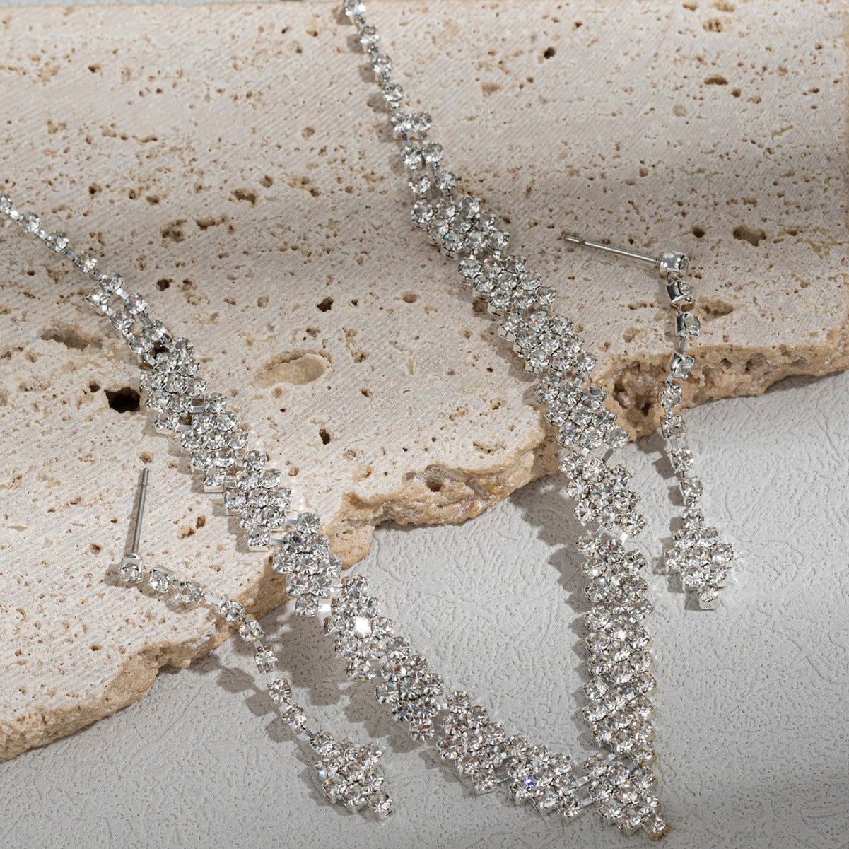 Wholesale Exquisite Claw Chain Necklace Exaggerated  Water Drop Necklace  Accessories