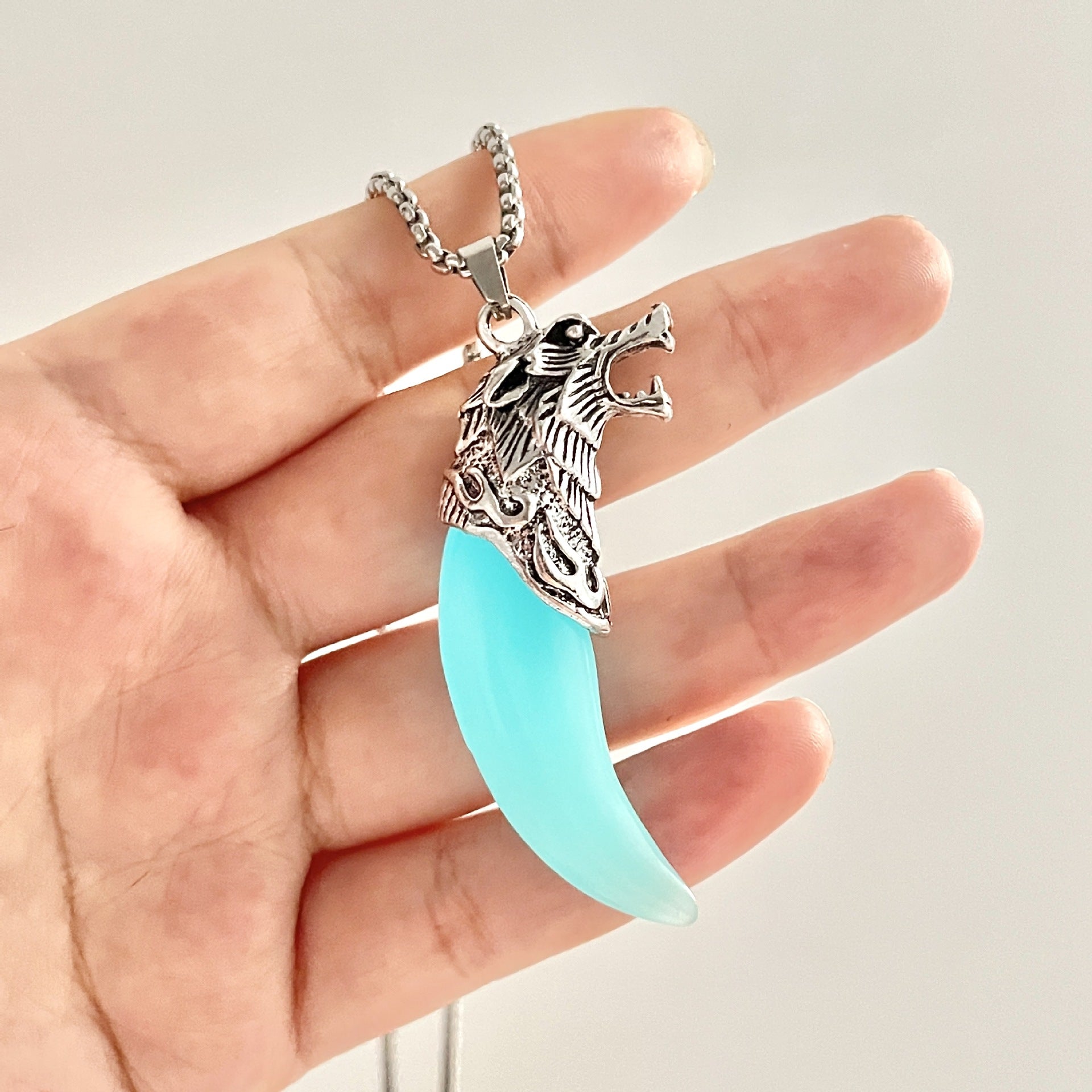 Wholesale Men' s Bold New Realistic Luminous Wolf Tooth Stainless Steel Necklace