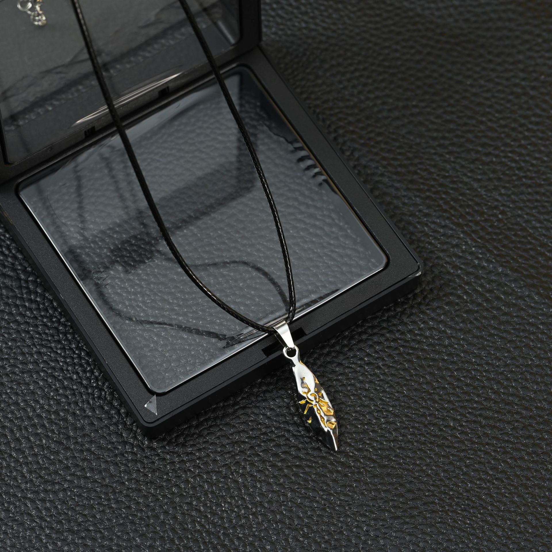 Wholesale Retro wishing stone necklace trendy men' s personality neutral wind meteorite color matching pendant cool men' s hip hop sweater chain