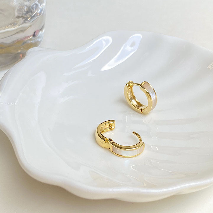 Wholesale Minimalist Circle Shell Earrings Silver Plated Boutique Resale