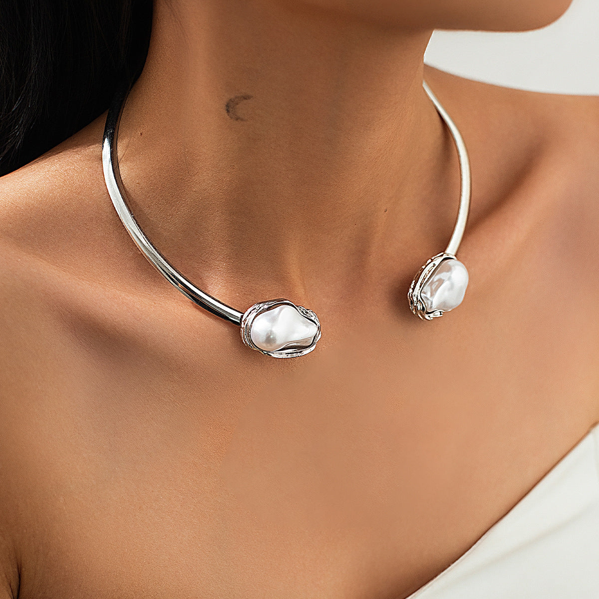 Wholesale Gold Tone Aluminum Hip Hop Snake Bone Necklace Baroque Imitation Pearl Pendant Trendy Clavicle Chain Fashion Accessory Gift