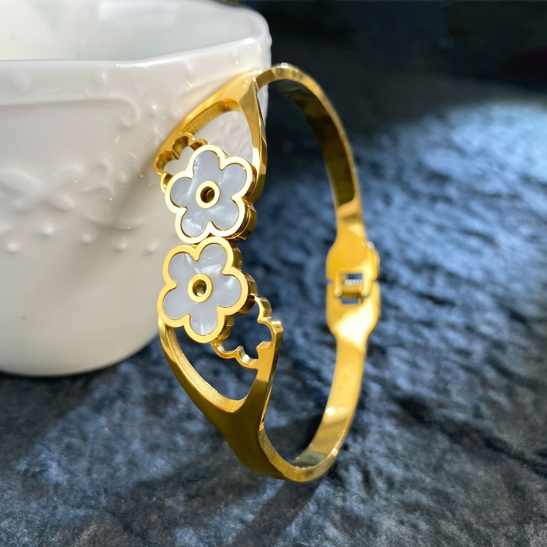 Wholesale Titanium Steel Plated 18K Gold High-end Luxury Bracelet ACC-BT-YuXun009