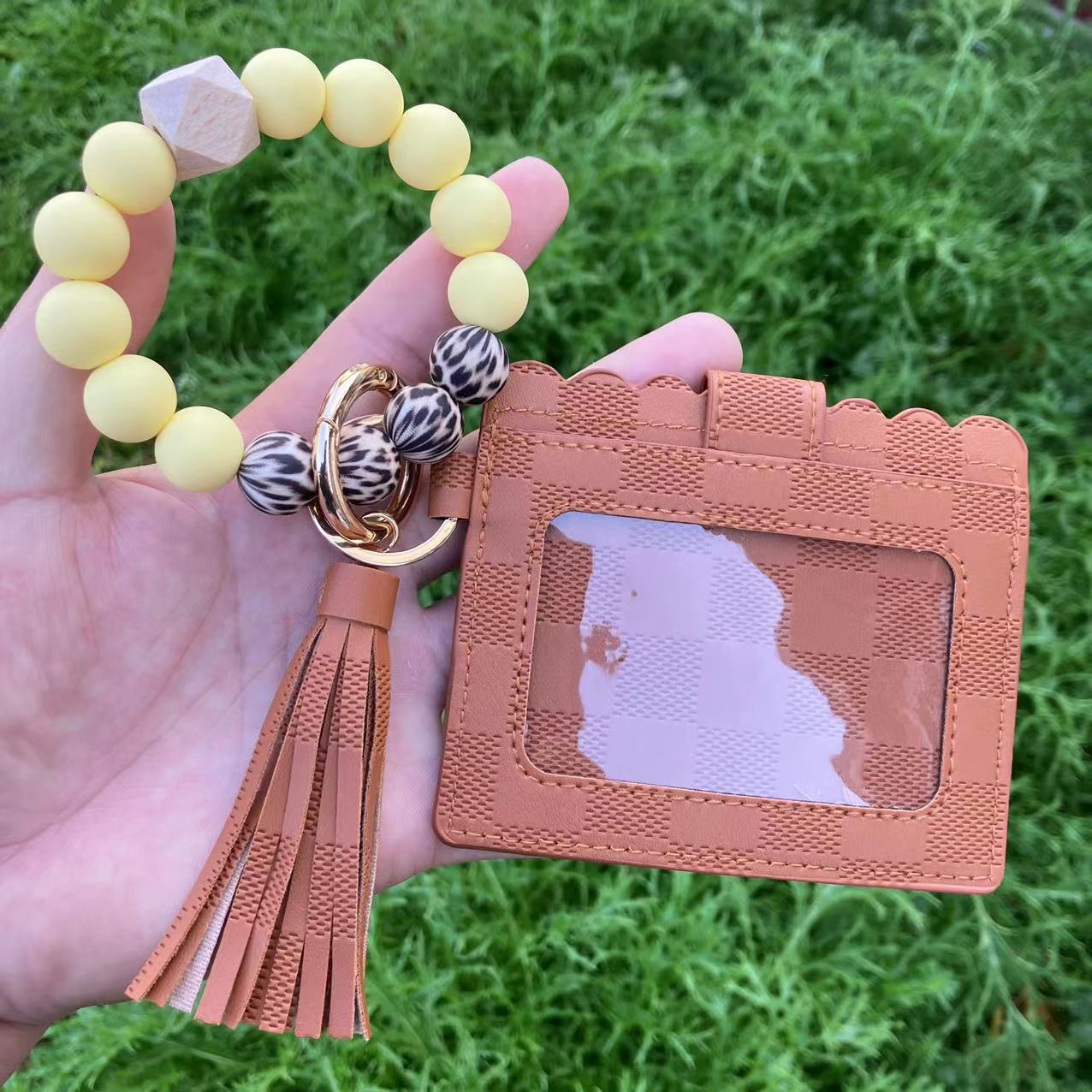 Wholesale Silicone Bead Wristlet Keychain With PU Card Holder And Tassel Yellow Leopard Print Bow Design Women S Everyday Fashion Accessory