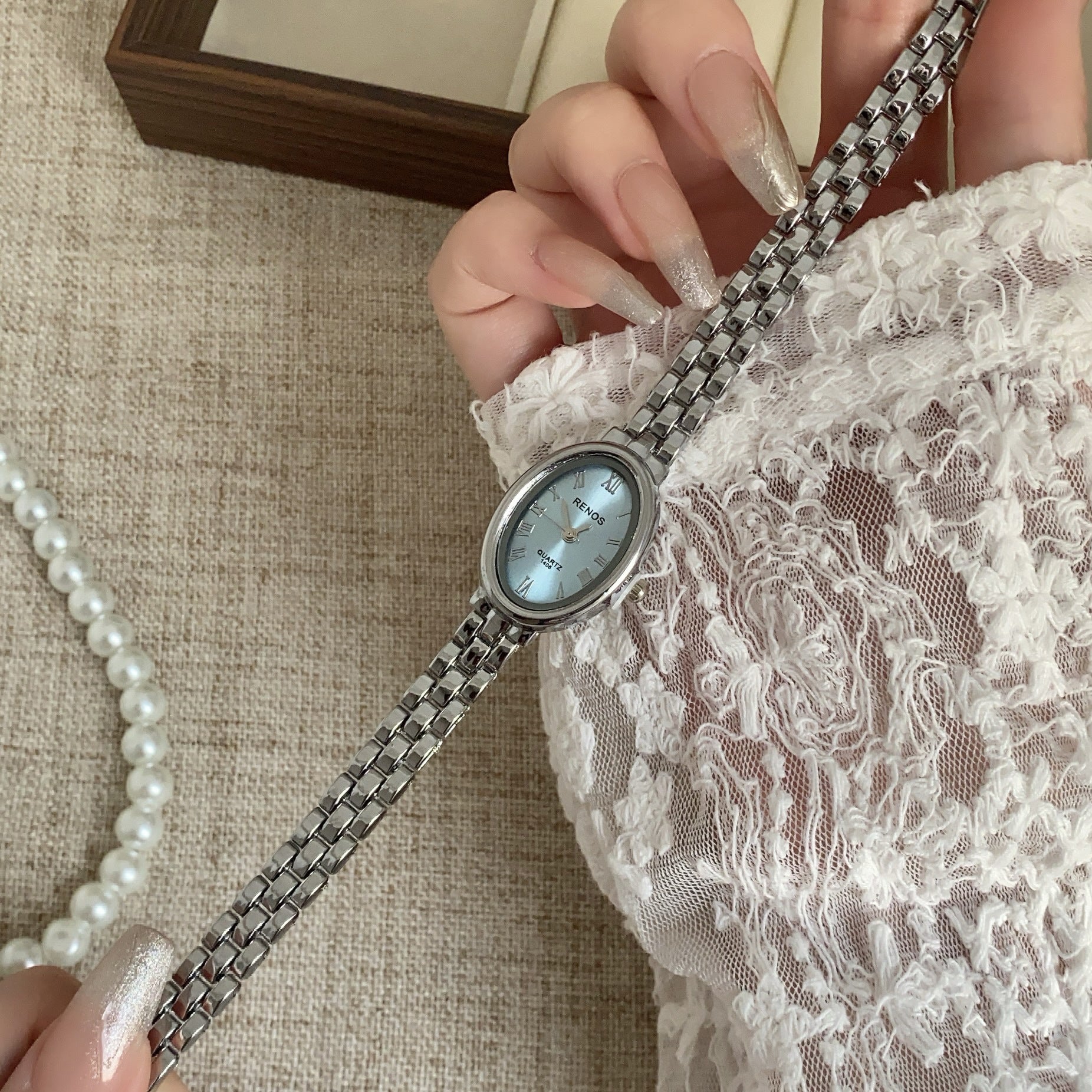 Wholesale Stylish Oval Classic Retro Women S Quartz Watch Everyday Fashion Accessory