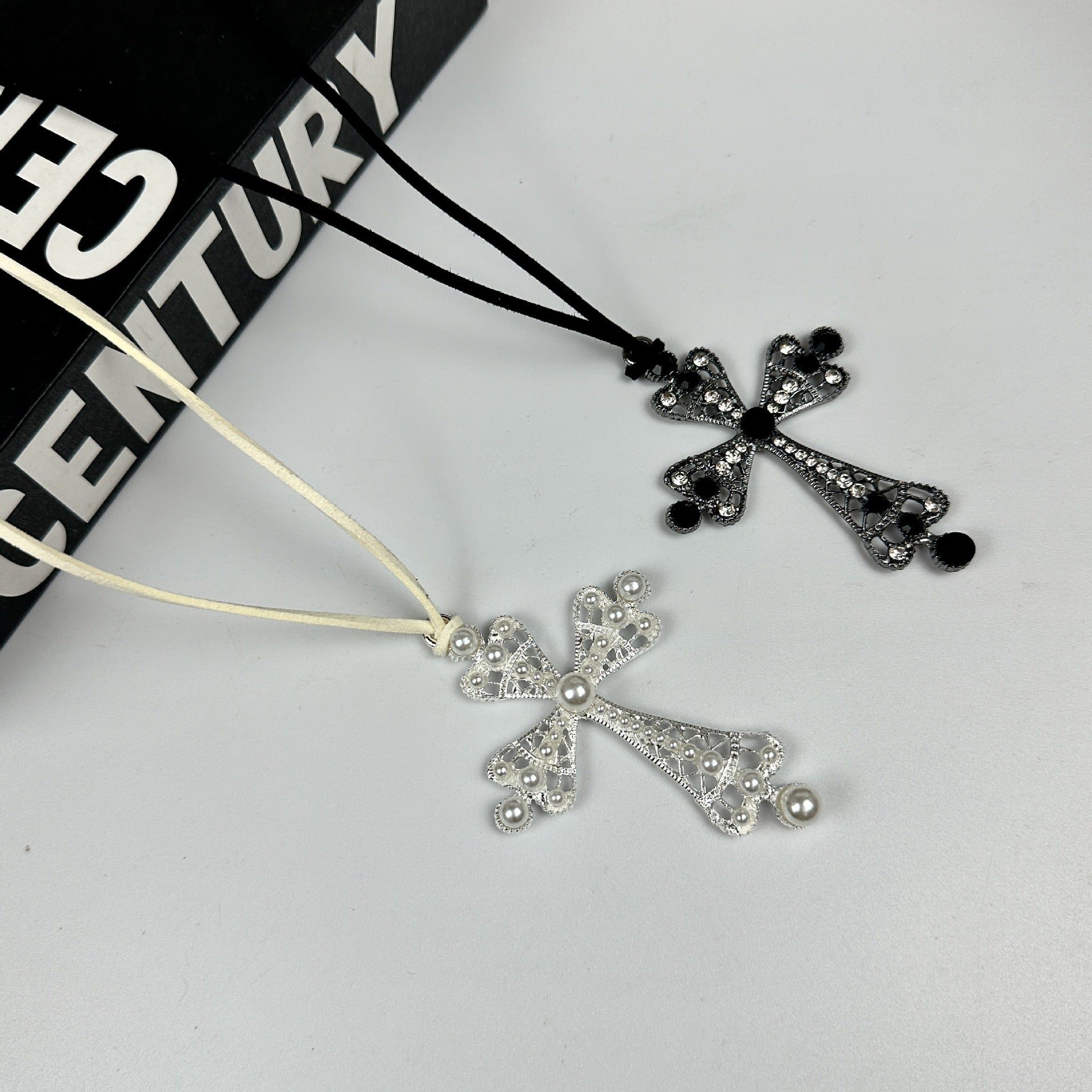 Wholesale Exaggerated diamond cross necklace pull-out collar
