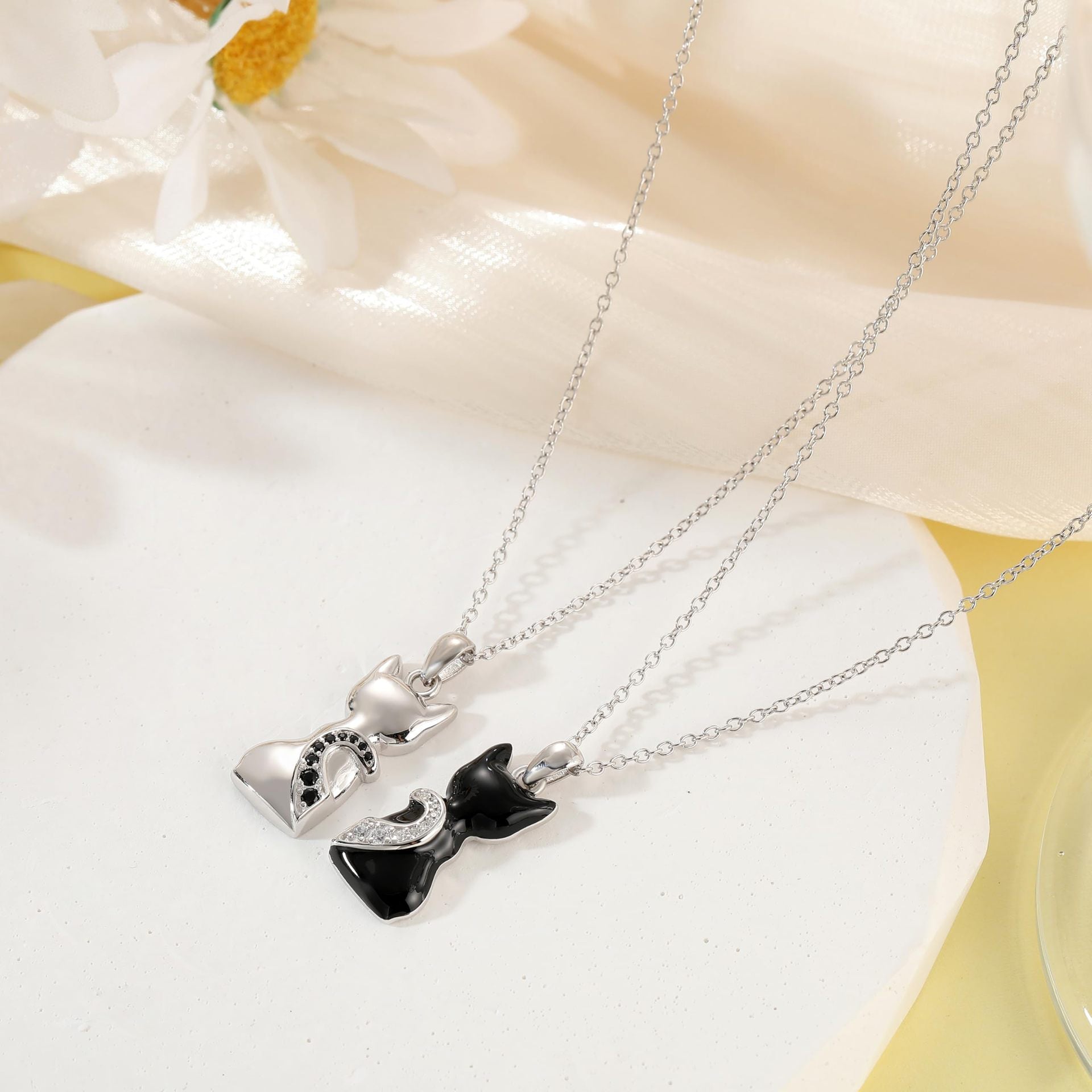 Wholesale  Creative  Black and White Cat Necklace
