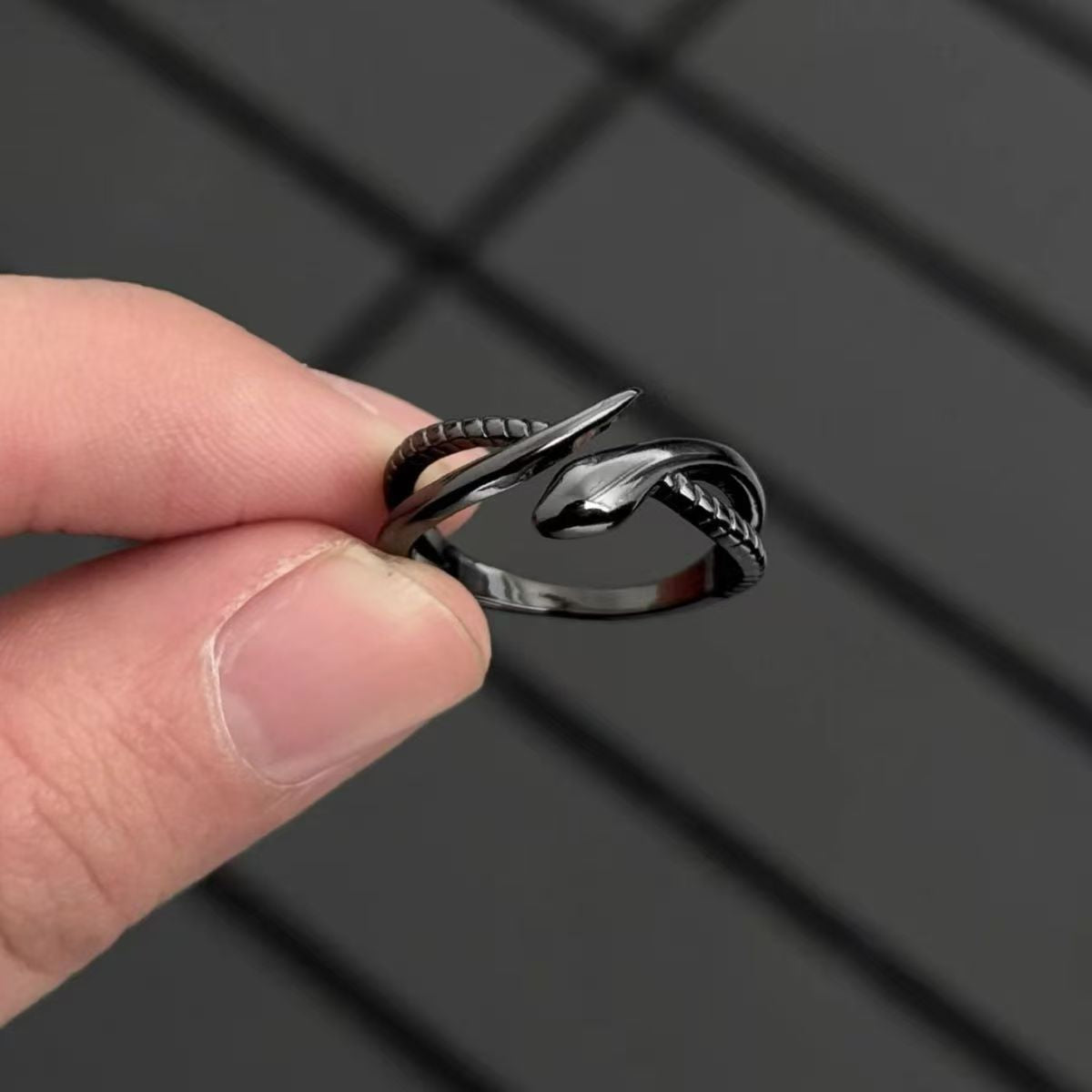 Wholesale Trendy Ouroboros Snake Ring Adjustable Gothic Black Band Alloy Jewelry Accessory For Gift Boutique Resale