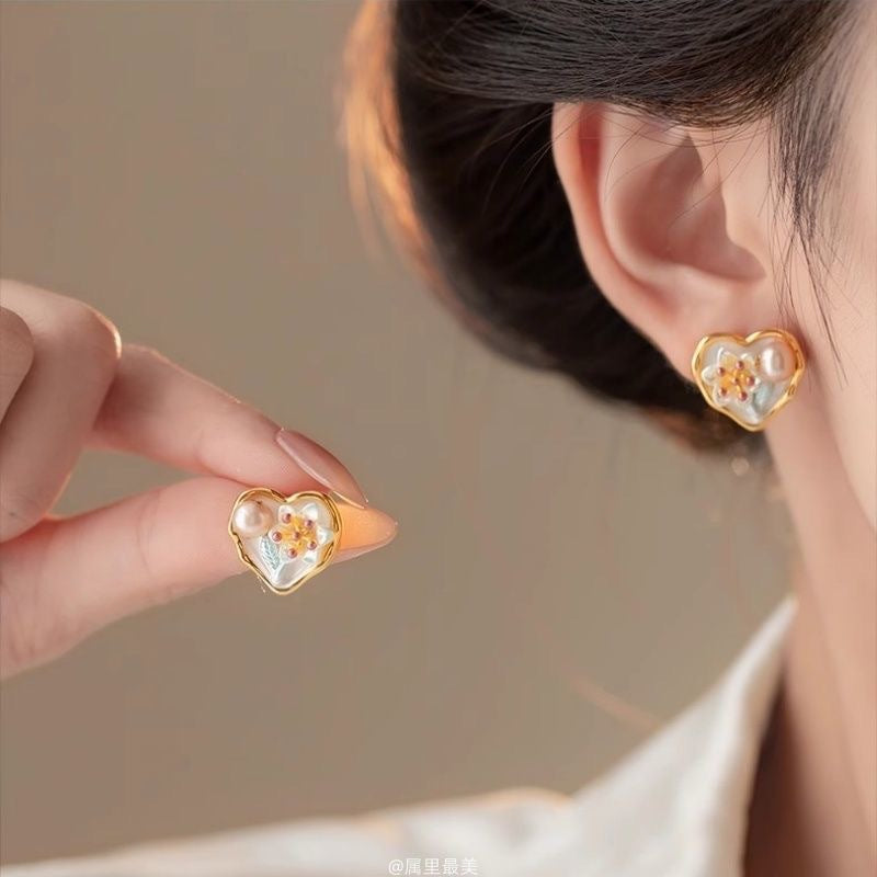 Wholesale Pearl Love Heart Oil Painting Earrings