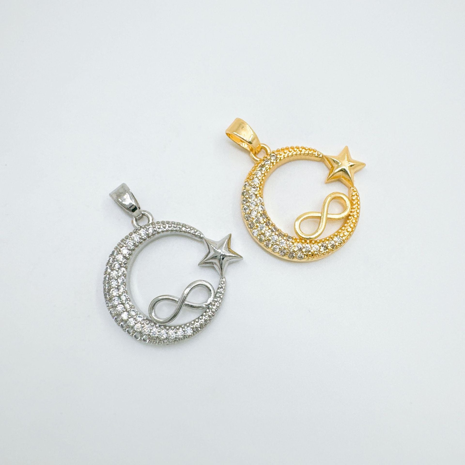 Wholesale Elegant Gold Plated Zircon Moon Pendant Necklace Boutique Resale