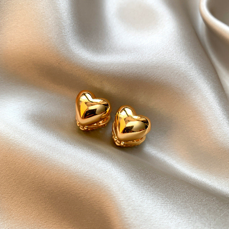 Wholesale  Heart-Shaped Hollow Stud Earrings