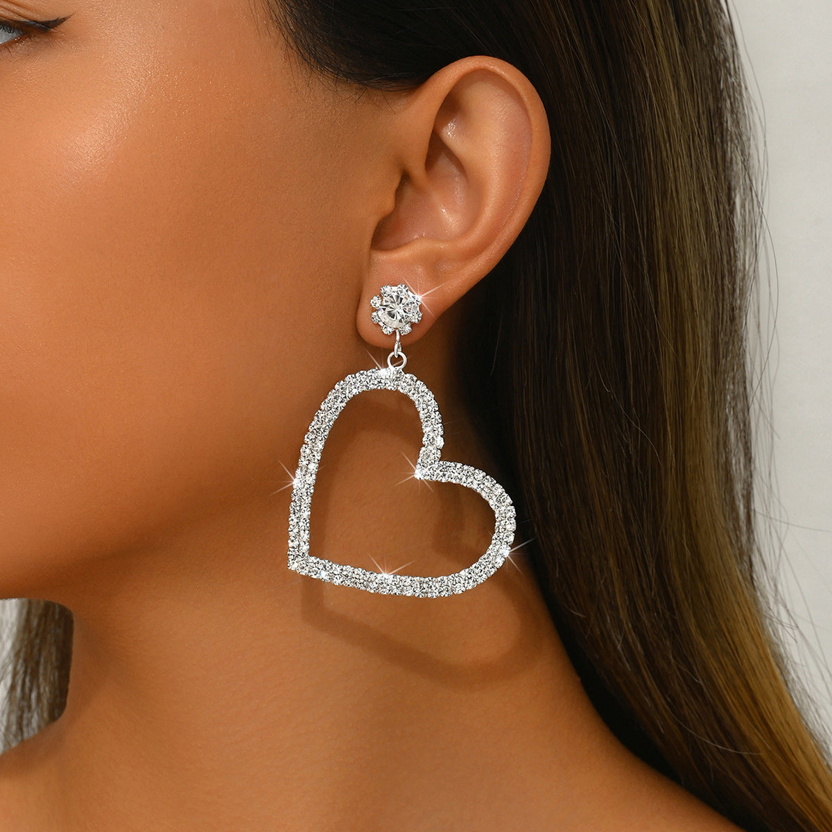 Wholesale fashion love hollow pendant earrings