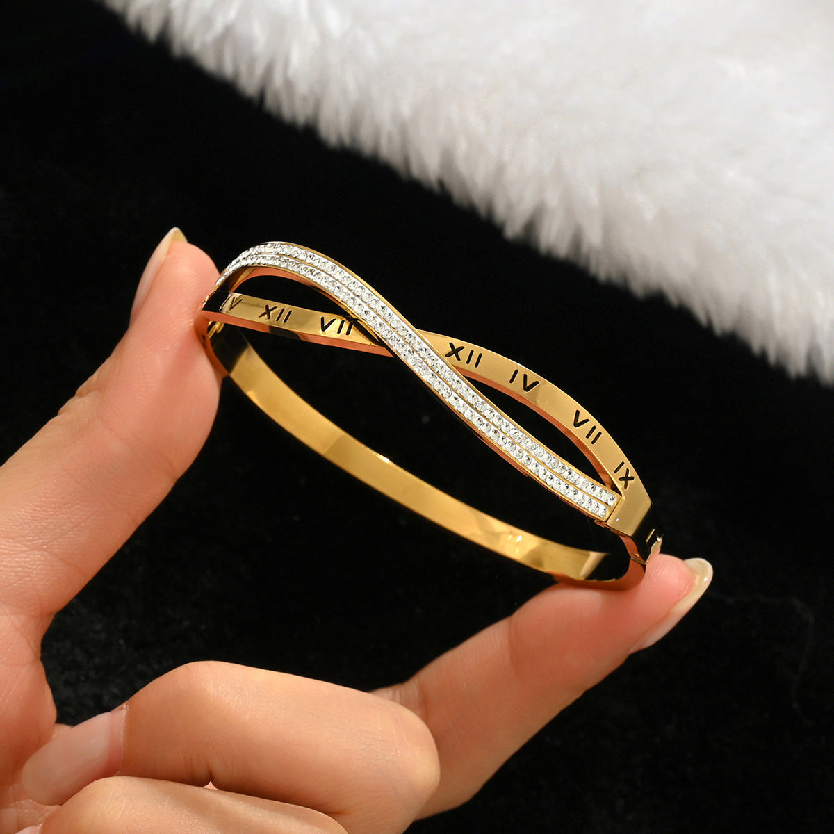 Wholesale Titanium Steel Gold Electroplated Studded Bracelet Set Fashion Jewelry Accessory