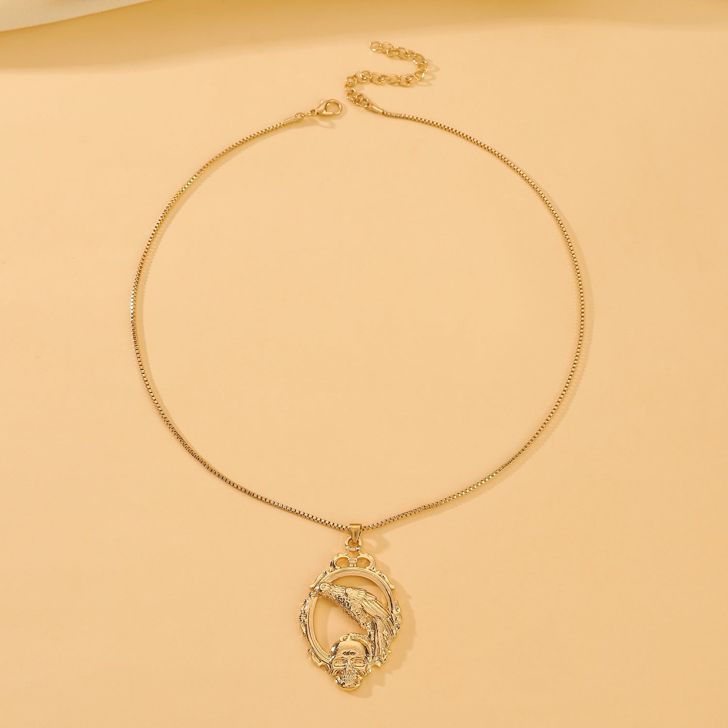 Wholesale Gothic Crow Skull Pendant Necklace Electroplated Alloy Layering Jewelry Boutique Accessory