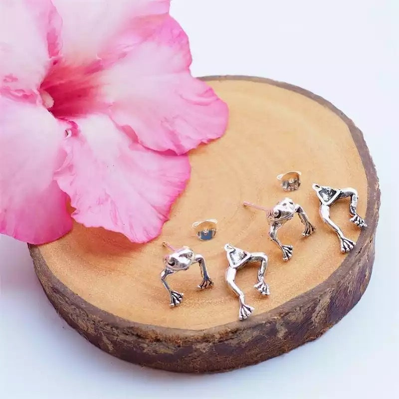 Wholesale Retro Silver Funny Frog Earrings  Creative Ethnic Style Elegant Earrings