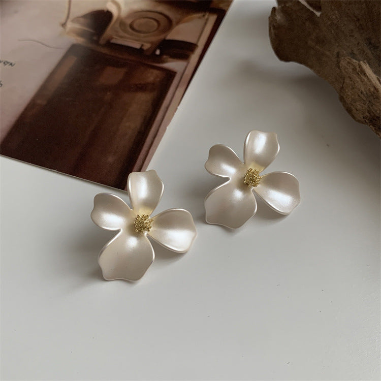 Wholesale metal flower-painted luxury earrings