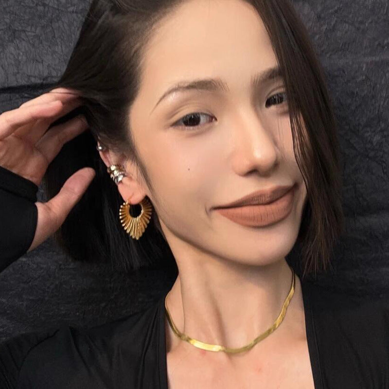 Wholesale European American Exaggerated Line Peach Heart Earrings Fashion Accessory Boutique Resale