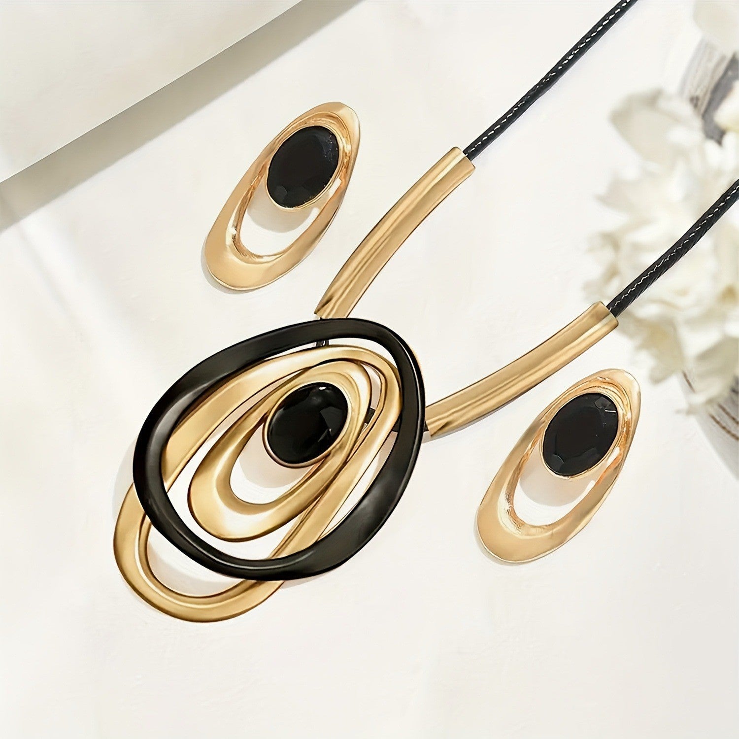 Wholesale geometric pendant necklace