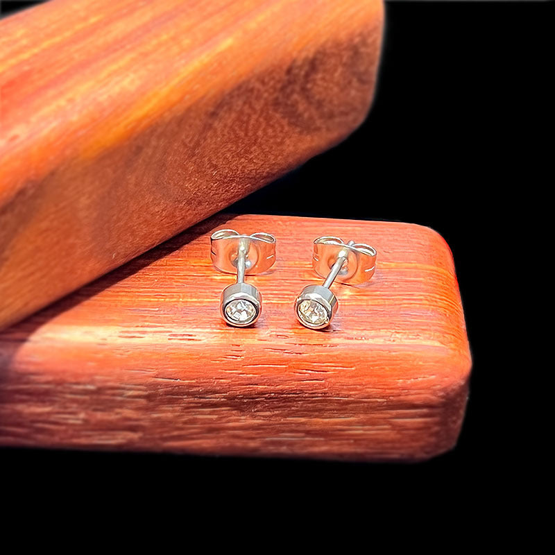 Wholesale Titanium Steel Stylish Heart  Star Screw-Back Cartilage Stud