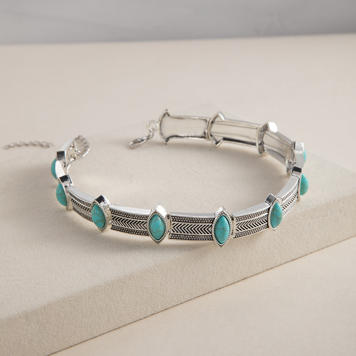 Wholesale Retro Bohemian Turquoise Inlay Alloy Layering Necklace Stylish Women S Fashion Accessory Gift
