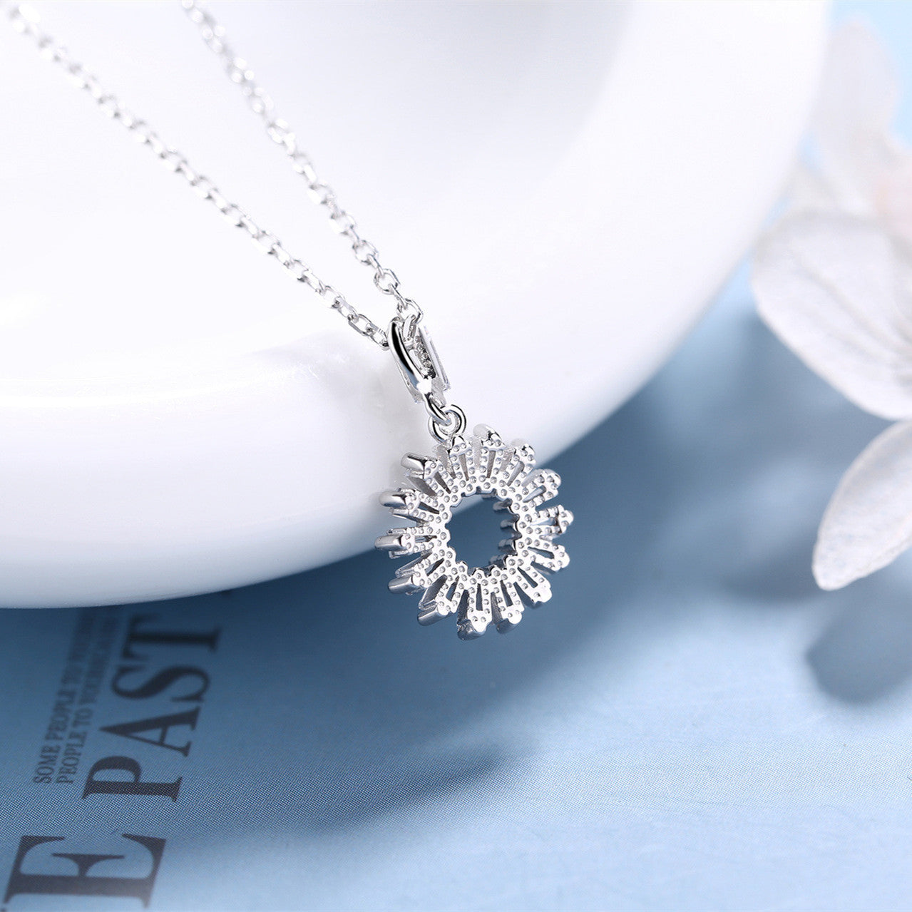 Wholesale sunflower necklace female S925 sterling silver  design diamond snowflake pendant clavicle chain
