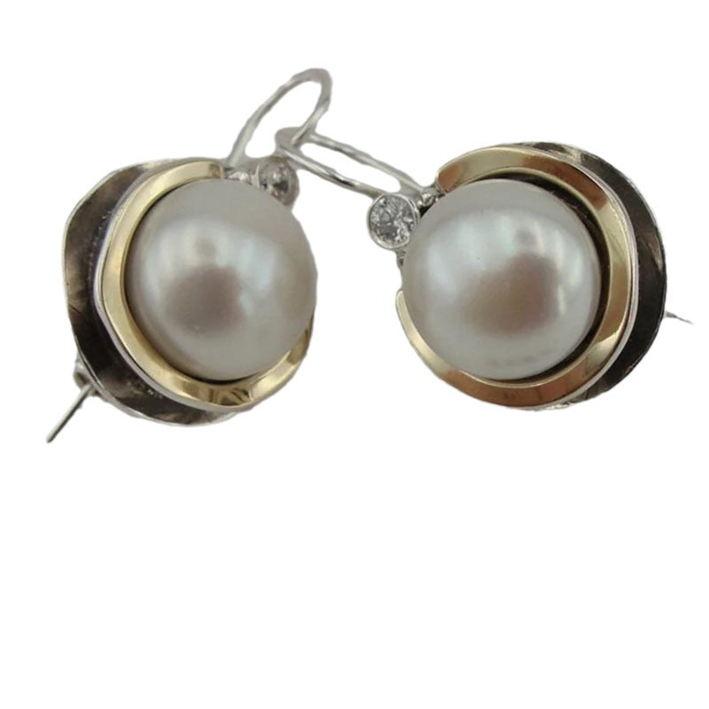 Wholesale  white pearl earrings elegant design round alloy inlaid rhinestone earrings