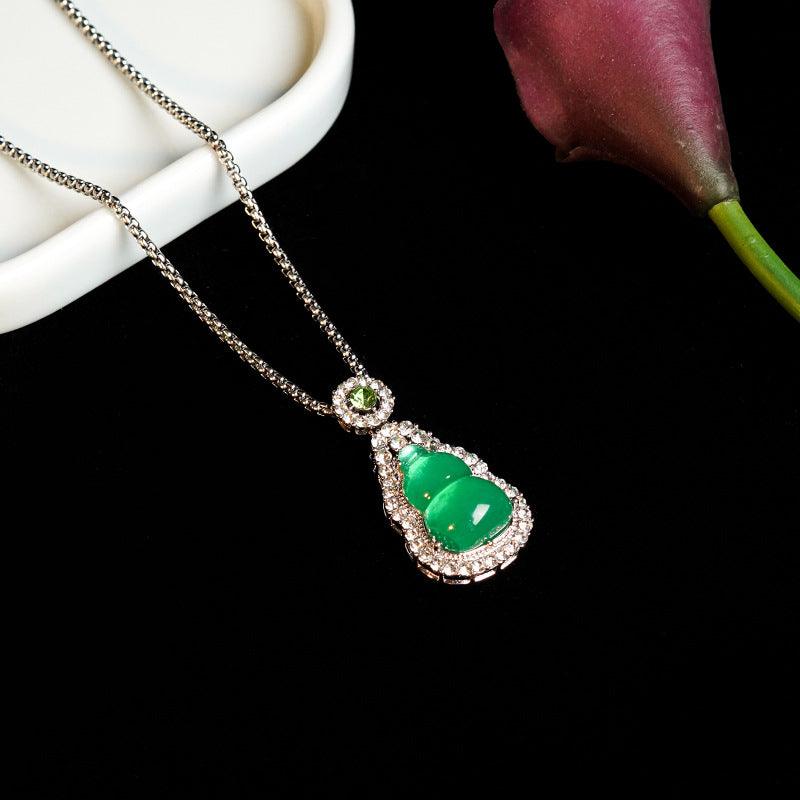 Wholesale New Chinese Style Green Pendant Necklace Long Chain Fashion Accessory for Women Boutique Resale