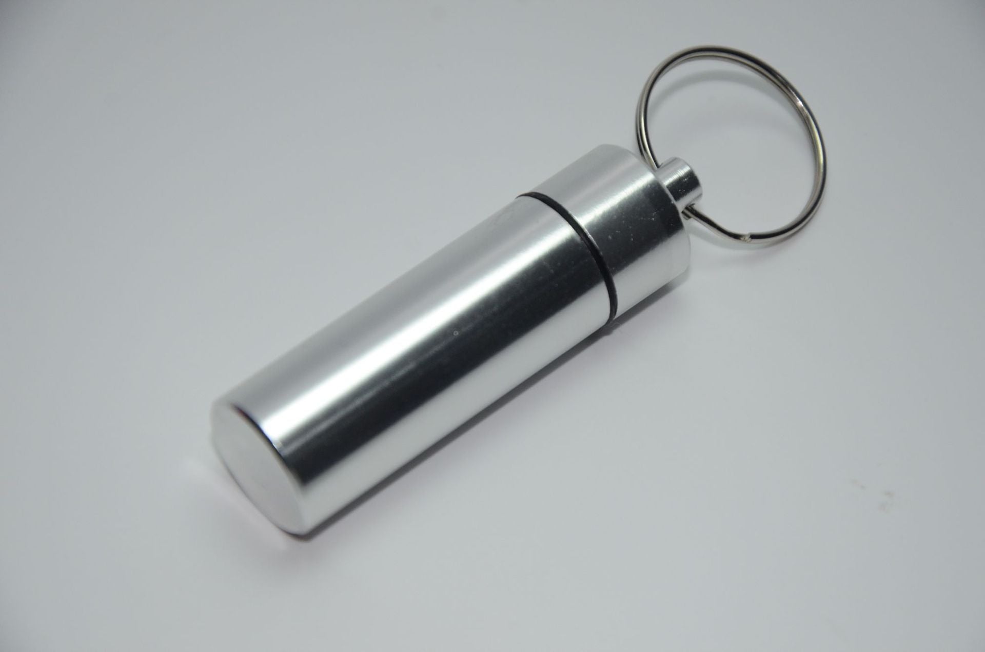 Wholesale Aluminum Alloy Flat Bottom Medicine Bottle Outdoor Convenient Keychain ACC-KC-KaBiao022
