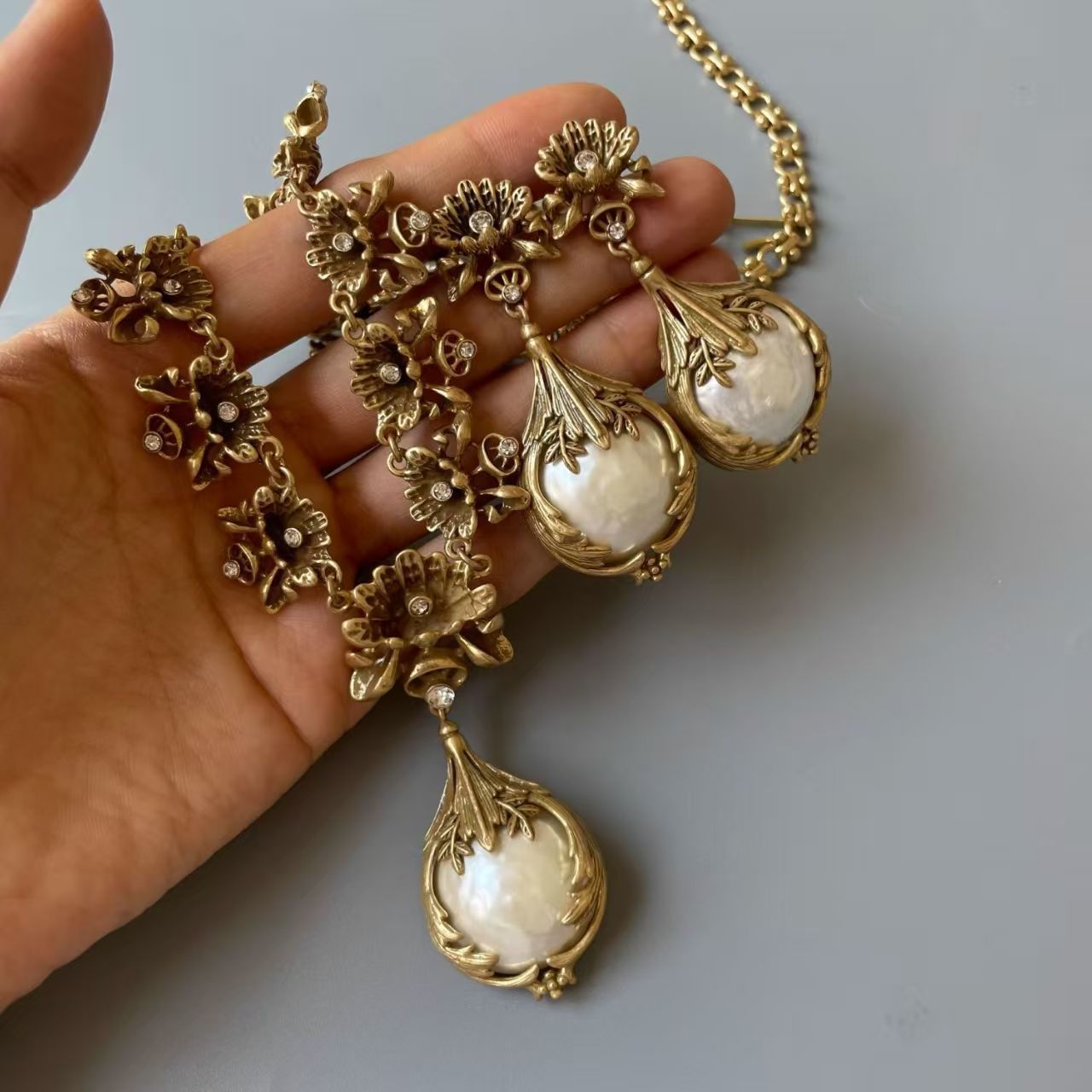 Wholesale Vintage Court Style Flower Resin Necklace Earring Set Trendy Party Fashion Accessory For Resale