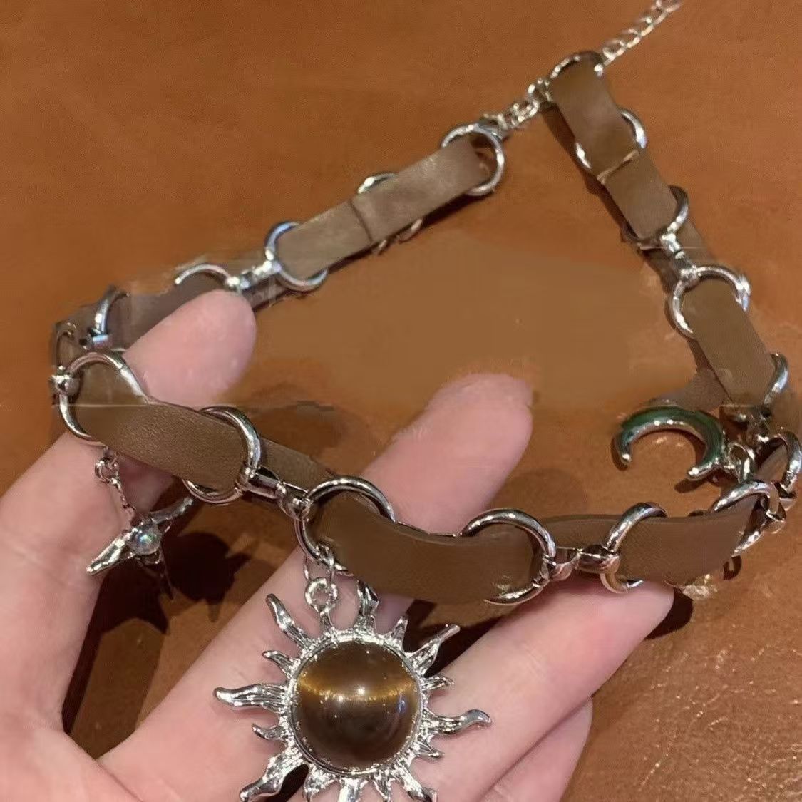 Wholesale Trendy Mixed Material Choker Necklace American Style Sunflower Pendant Leather Design For Women Gift Resale