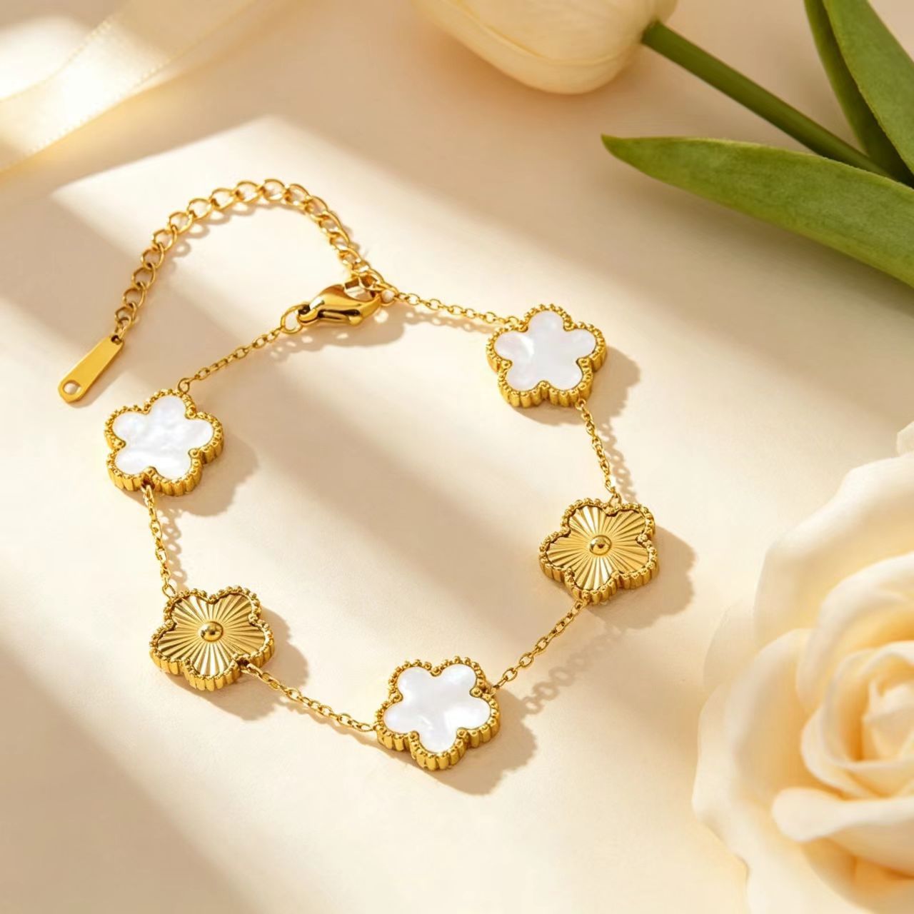 Wholesale Electroplated Stainless Steel Lucky Clover Bracelet - Modern Minimalist Fashion Accessory for Gift or Boutique Resale