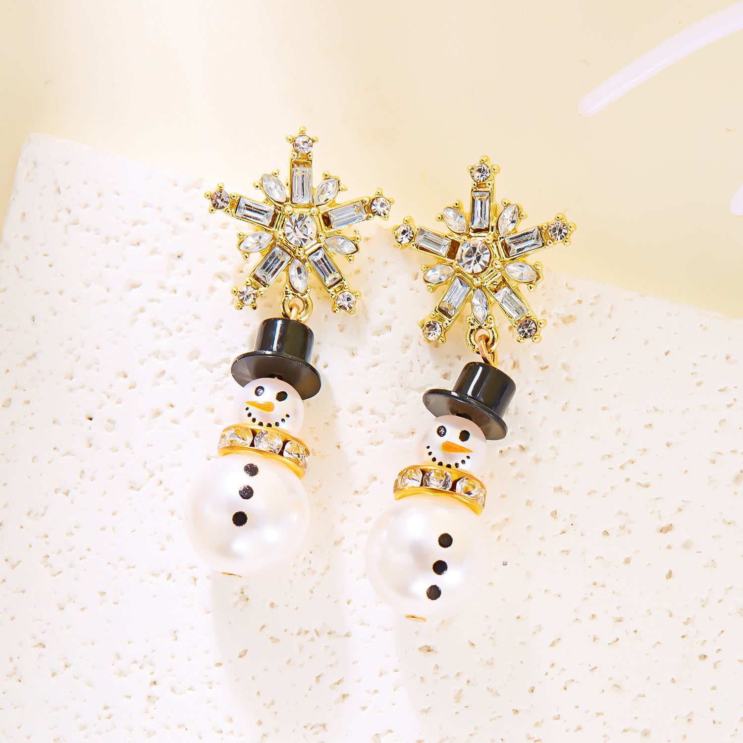 Wholesale  Christmas Earrings  All-match  Christmas Snowman Diamond Earrings
