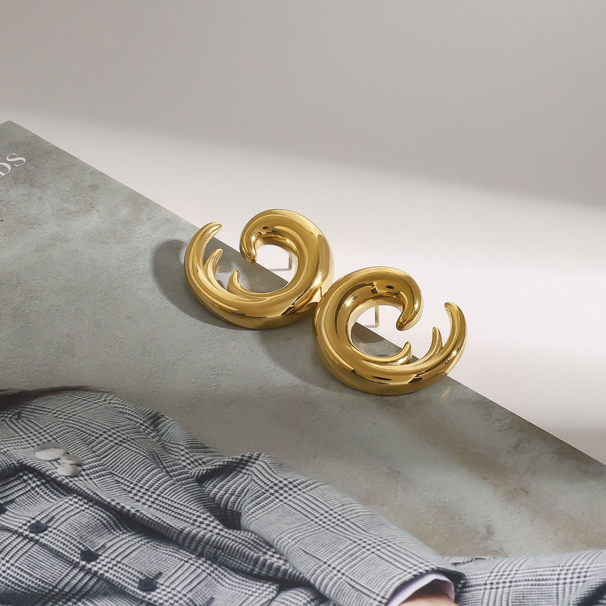 Wholesale light luxury  18k gold stainless steel earrings do not fade earrings