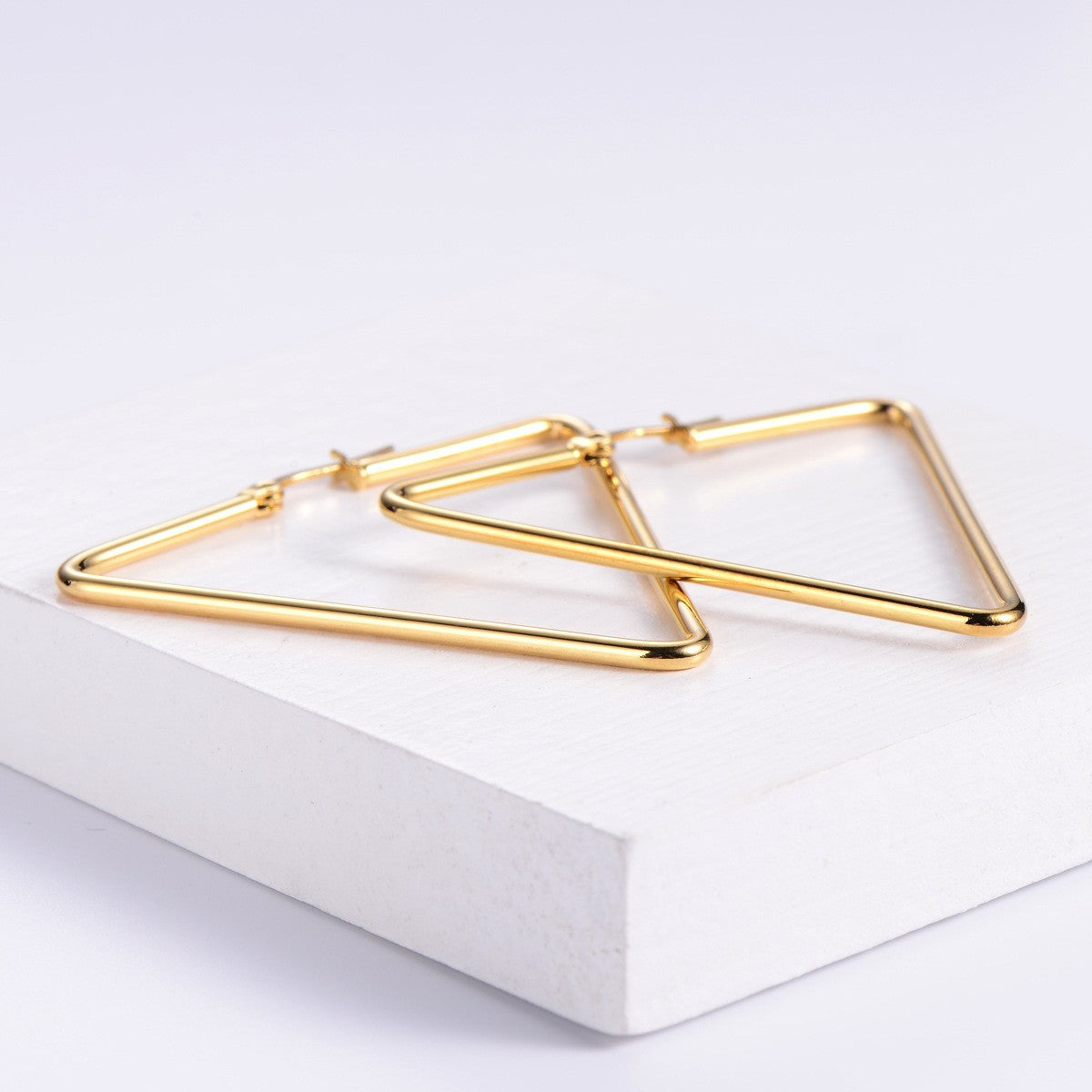 Wholesale  stainless steel earrings versatile  18K gold triangle coil earrings