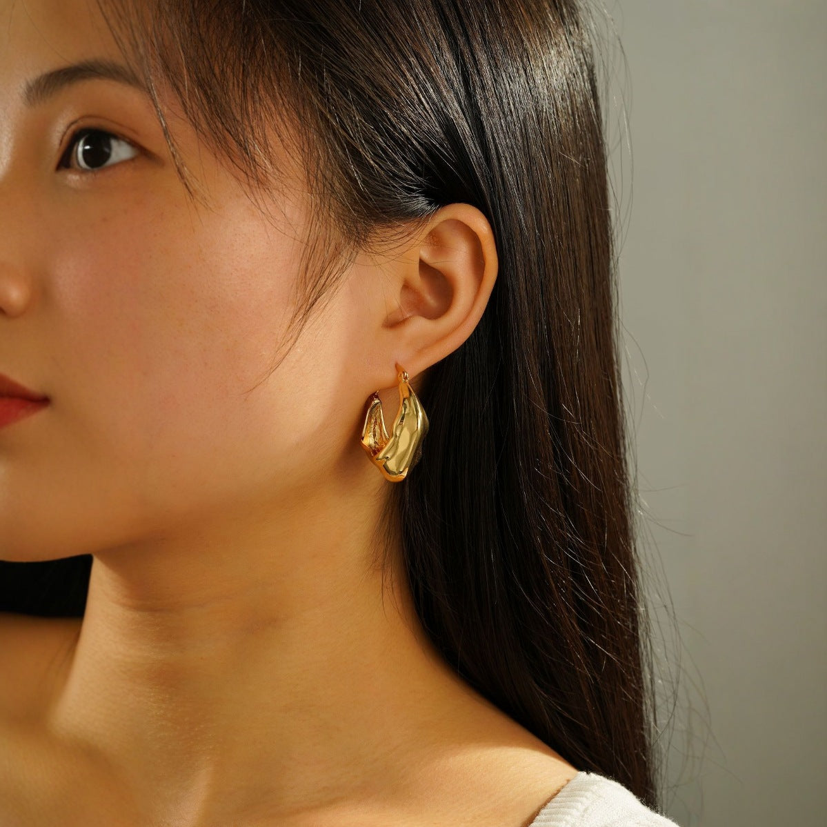 Wholesale  metal irregular pleated earrings