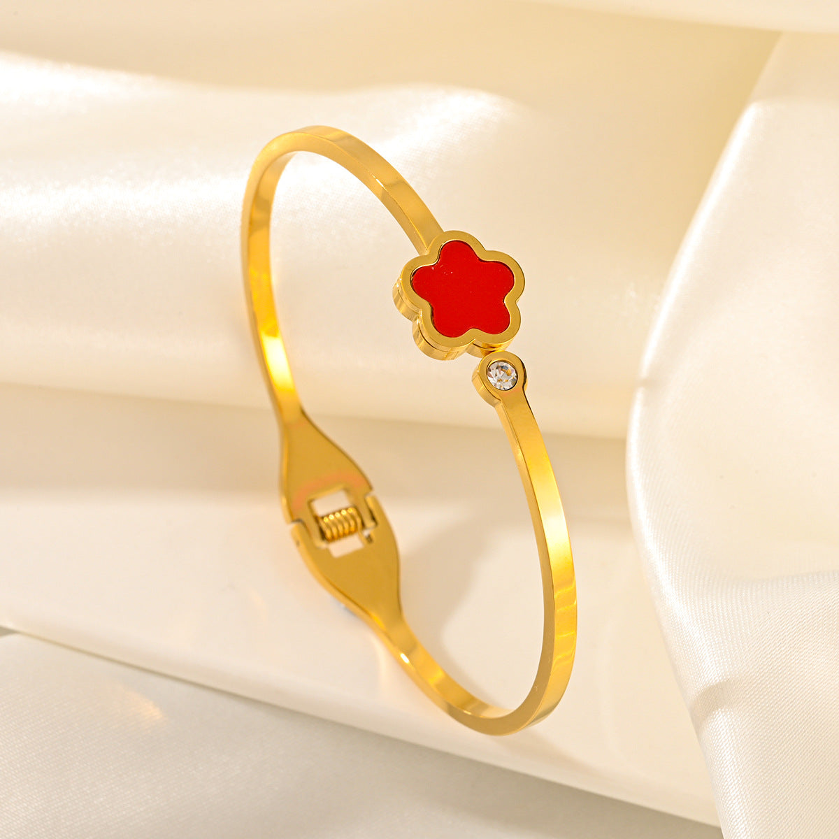 Wholesale Titanium Steel Light Luxury Five-leaf Clover Love Bracelets ACC-BT-Zhuox005