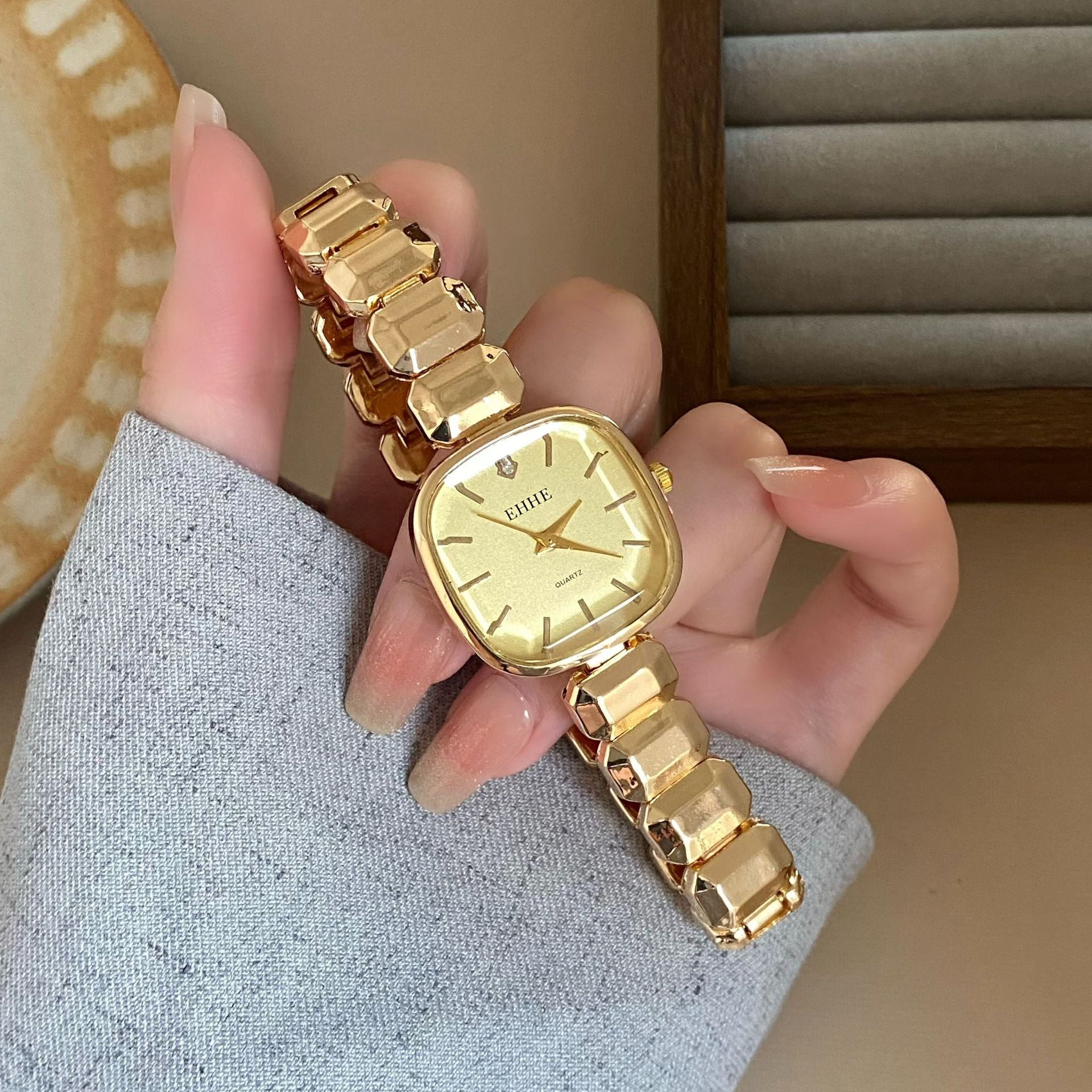 Wholesale Vintage Women S Square Quartz Watch Chic Fashion Accessory For Resale