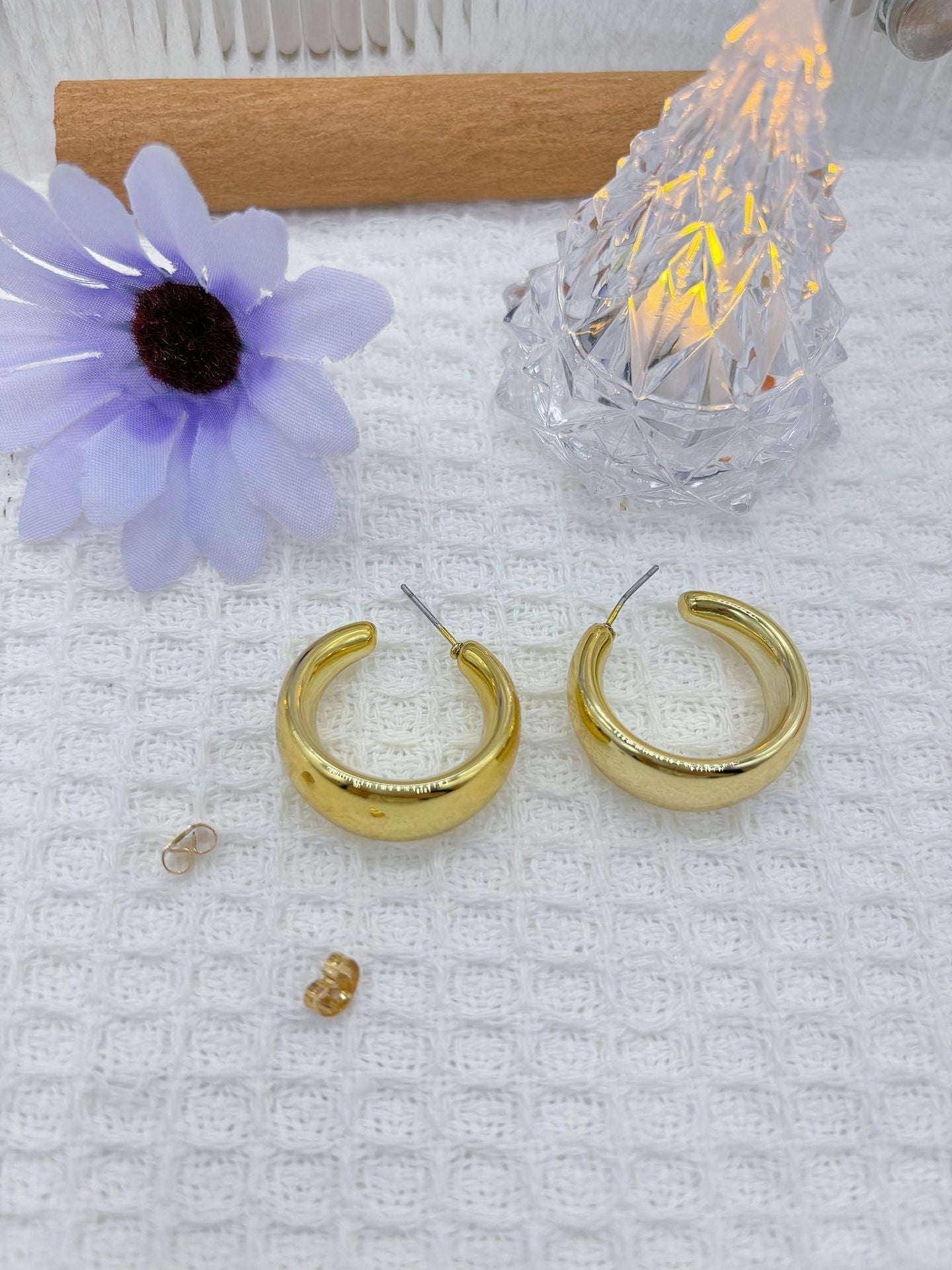 Wholesale Hollow Drop Stud Earrings For Women Chic Golden Alloy Design Everyday Wear Jewelry Accessory