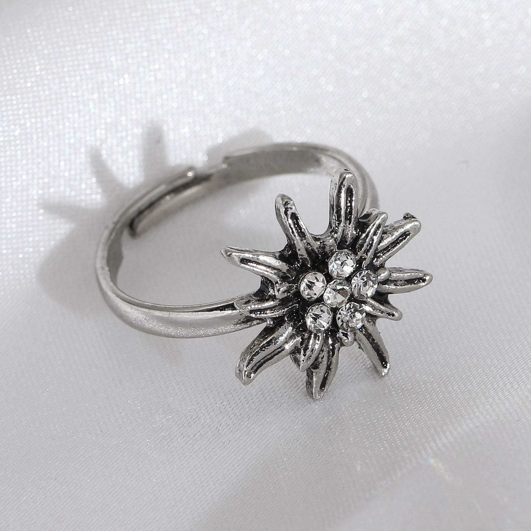 Wholesale Vintage Snow Velvet Flower Ring for Women,  Stylish Rhinestone Cluster Jewelry Accessory Gift